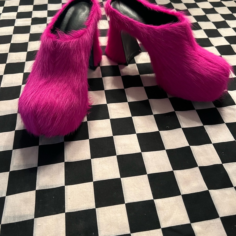 Shoes - Picture 2 of 4